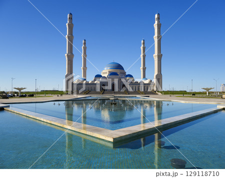 カザフスタン・アスタナ～青空に映えるグランドモスク / Astana Grand Mosque 129118710