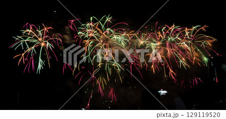 花火 キラキラ輝くもの 線香花火 129119520