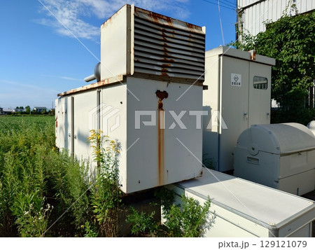 非常用自家発電設備と変電設備（横写真） 129121079