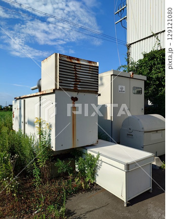 非常用自家発電設備と変電設備（縦写真） 129121080