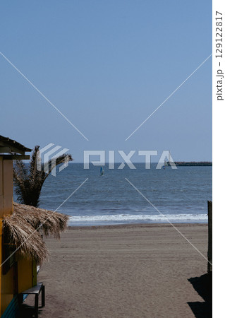 海の見える湘南の砂浜 海の見える湘南の砂浜 129122817