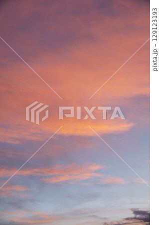 夏の夕焼け 夕暮れ 夏の空 晴れ 8月 129123193