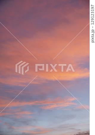 夏の夕焼け 夕暮れ 夏の空 晴れ 8月 129123197