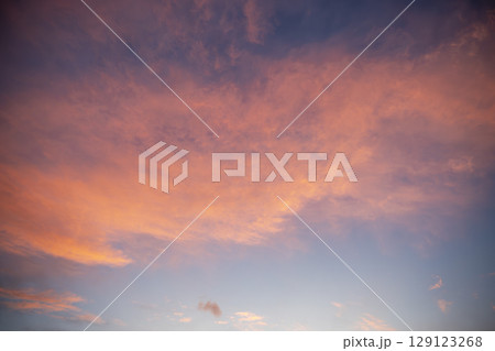 夏の夕焼け 夕暮れ 夏の空 晴れ 8月 129123268