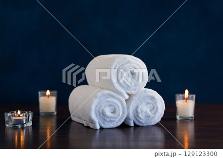 白いタオル 129123300