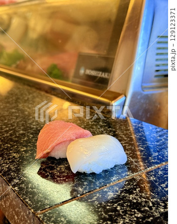 長崎県・五島列島・福江島の新鮮な寿司と刺身、養殖生マグロと地魚 長崎県・五島列島・福江島の新鮮な寿司と刺身、養殖生マグロと地魚 129123371