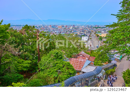 福島県会津若松市飯盛山のさざえ堂広場付近から西側の市街眺望 129123467