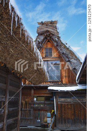 合掌造り集落を旅する　＠初冬の白川郷 129123470