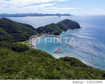 長崎県・五島列島・奈留島・城岳展望台からのドローン空撮パノラマ風景 長崎県・五島列島・奈留島・城岳展望台からのドローン空撮パノラマ風景 129123940