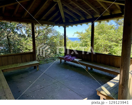 長崎県・五島列島・奈留島・城岳展望台からのドローン空撮パノラマ風景 長崎県・五島列島・奈留島・城岳展望台からのドローン空撮パノラマ風景 129123941