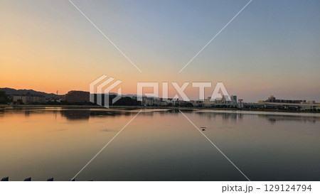 福岡市東区　香椎海岸遊歩道　朝焼け　早朝のあいたか橋② 129124794