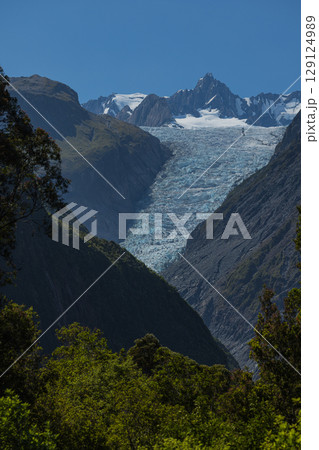 ニュージーランド　ウェスト・コースト地方にあるサウス・サイド・ウォークから見えるフォックス氷河 129124989