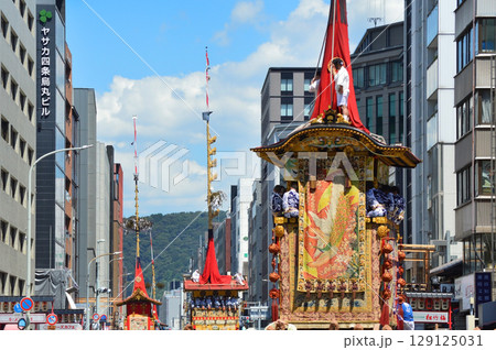 京都祇園祭前祭 四条通の山鉾巡行 129125031