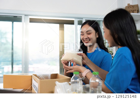 Volunteers packing rice for donation, community support initiative 129125148