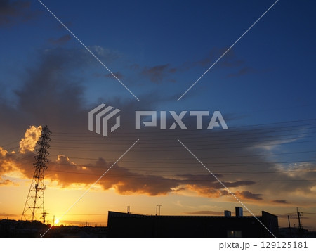 幻想的な夕景 129125181