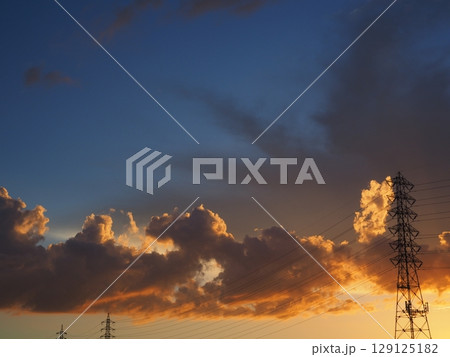 幻想的な夕景 129125182