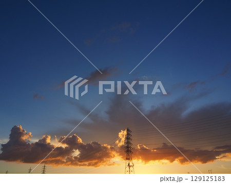 幻想的な夕景 129125183