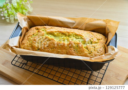 ズッキーニとレモンのパウンドケーキ ズッキーニとレモンのパウンドケーキ 129125777