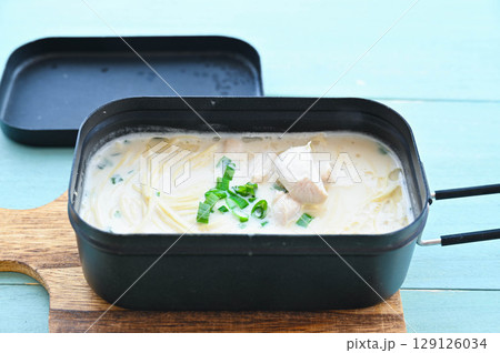 即席めんで作る濃厚豚骨ラーメン 129126034