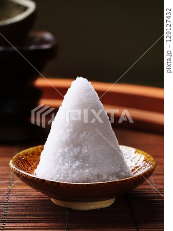 日本文化「盛り塩」 日本文化「盛り塩」 129127432