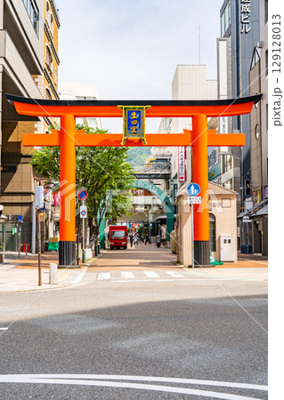 日本最古級の由緒ある神社　生田神社（生田さん）一の鳥居　神戸市中央区下山手通 129128013