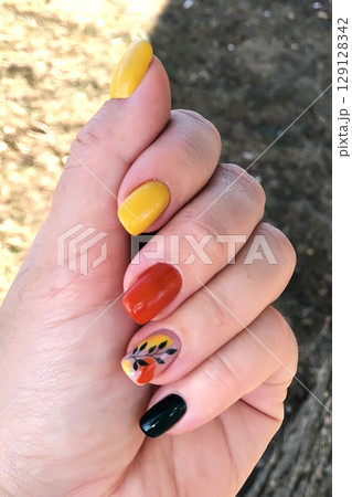 Autumn Nail Art with Leaves and Berries 129128342
