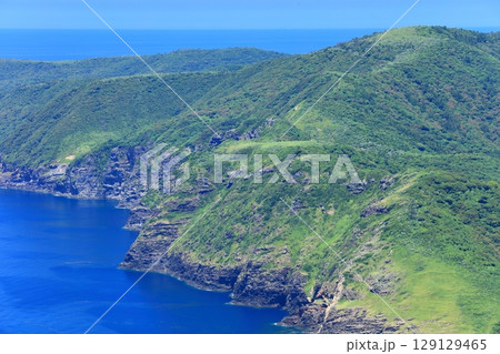 【島根県】快晴のアカハゲ山展望台からの眺望（隠岐の島　知夫里島） 129129465