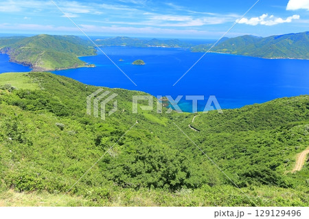 【島根県】快晴のアカハゲ山展望台からの眺望(隠岐の島 知夫里島) 【島根県】快晴のアカハゲ山展望台からの眺望(隠岐の島 知夫里島) 129129496