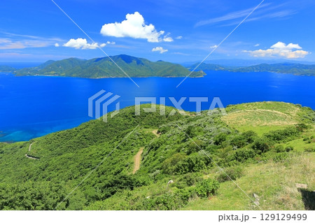 【島根県】快晴のアカハゲ山展望台からの眺望(隠岐の島 知夫里島) 【島根県】快晴のアカハゲ山展望台からの眺望(隠岐の島 知夫里島) 129129499