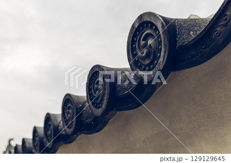 Close-up of edge roof elements with round onodama kawara tiles at Himeji Castle 129129645