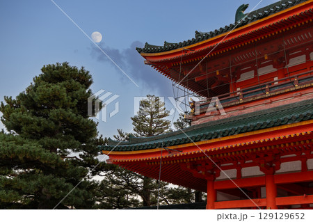 Rising moon floats above Heian Jingu vibrant rooftops in Kyoto 129129652