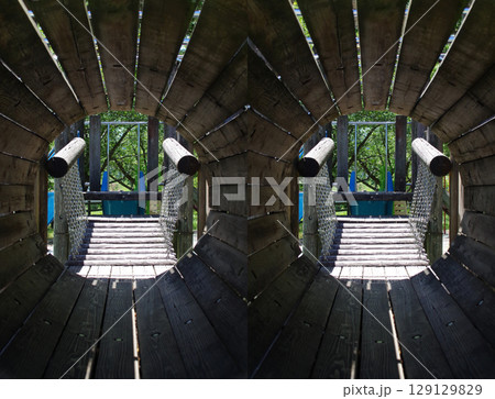 公園の遊び場の木製遊具のトンネルの中に潜り込んだような臨場感を交差法の立体視で再現するステレオグラム 公園の遊び場の木製遊具のトンネルの中に潜り込んだような臨場感を交差法の立体視で再現するステレオグラム 129129829