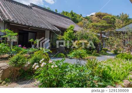 奈良県の古刹「当麻寺」 129130009