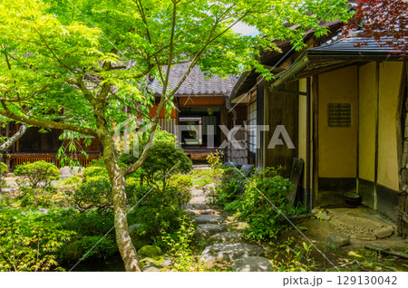 奈良県の古刹「当麻寺」 129130042