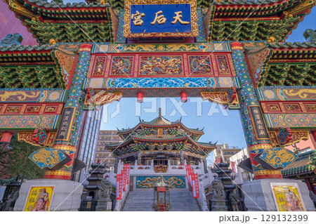 横浜中華街の横浜媽祖廟(天后宮)の豪華絢爛な門 横浜中華街の横浜媽祖廟(天后宮)の豪華絢爛な門 129132399