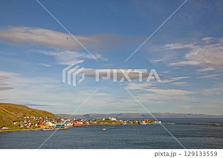 Honningsvag harbour panorama with fishing boats and arctic landscape 129133559