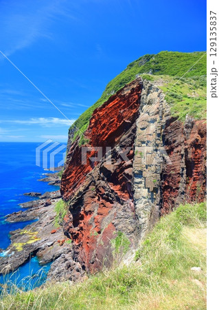 【島根県】快晴の知夫赤壁（隠岐の島　知夫里島） 129135837