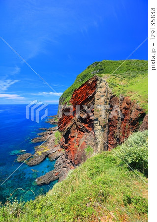 【島根県】快晴の知夫赤壁（隠岐の島　知夫里島） 129135838