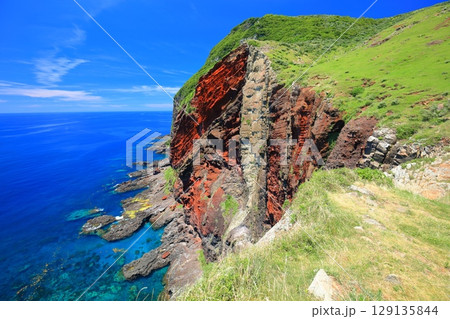 【島根県】快晴の知夫赤壁（隠岐の島　知夫里島） 129135844