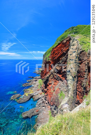 【島根県】快晴の知夫赤壁(隠岐の島 知夫里島) 【島根県】快晴の知夫赤壁(隠岐の島 知夫里島) 129135846