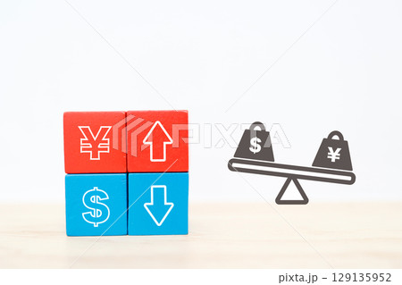 円高ドル安の為替変動を示すビジネスイメージ写真 129135952