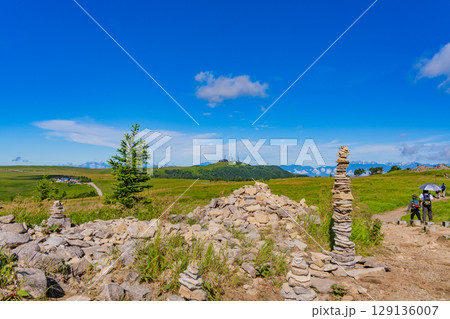 【長野県】美ヶ原高原・牛伏山から王ヶ頭を見る 【長野県】美ヶ原高原・牛伏山から王ヶ頭を見る 129136007