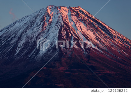パノラマ台から見る夕照の富士山山頂 パノラマ台から見る夕照の富士山山頂 129136252