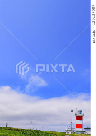 6月の青空広がる宗谷岬と宗谷港の海岸風景 6月の青空広がる宗谷岬と宗谷港の海岸風景 129137007