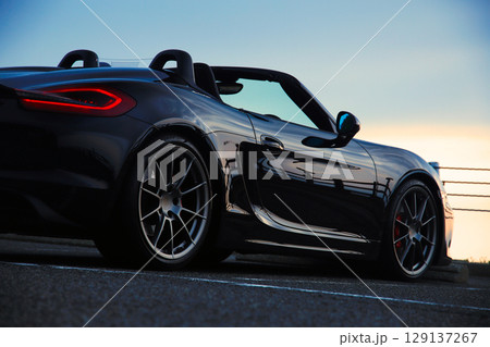 ツヤツヤの黒いオープンカー ツヤツヤの黒いオープンカー 129137267