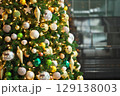 今年もゴージャスに飾ります 129138003