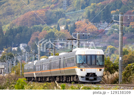 稲荷山の特急しなの 129138109