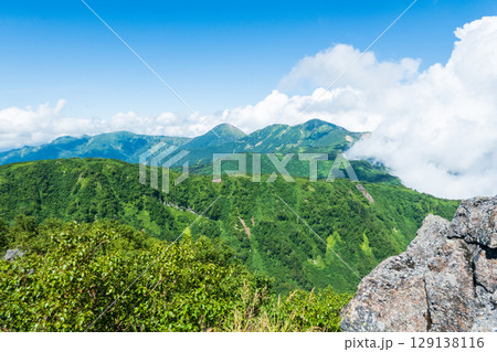 夏の妙高山登山(北峰頂上から焼山・火打山方面の眺め) 夏の妙高山登山(北峰頂上から焼山・火打山方面の眺め) 129138116