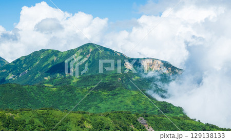 夏の妙高山登山（北峰頂上から火打山方面の眺め） 129138133