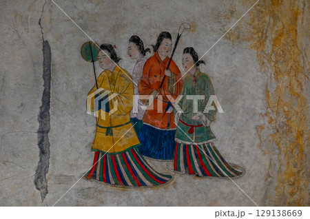 飛鳥時代の壁画古墳 _ 明日香村 高松塚古墳 飛鳥時代の壁画古墳 _ 明日香村 高松塚古墳 129138669